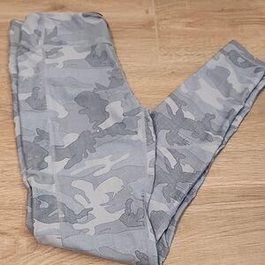 Pelagic | Camouflage Leggings in Gray